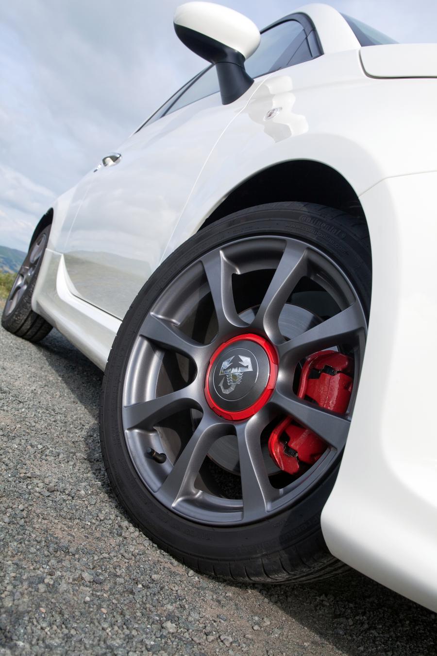 Колеса Abarth 500C 2010 года  (UK) (фото 16 из 32)